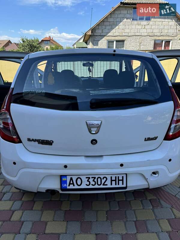 Хэтчбек Dacia Sandero 2009 в Мукачево