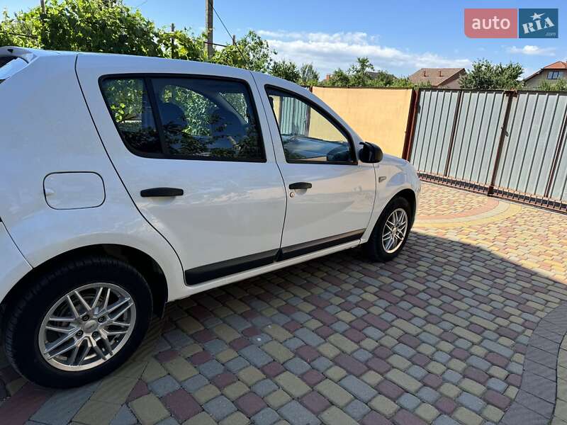 Хэтчбек Dacia Sandero 2009 в Мукачево