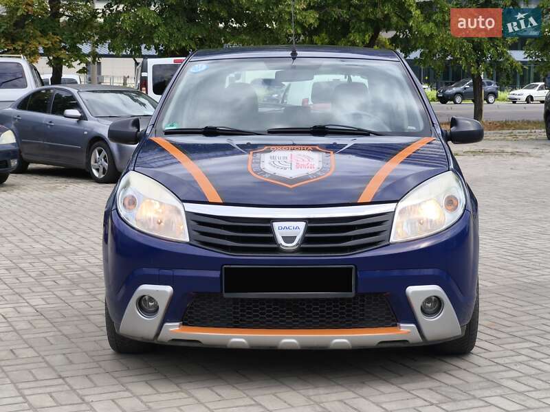 Хетчбек Dacia Sandero 2009 в Дніпрі