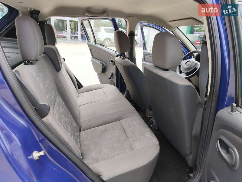 Хетчбек Dacia Sandero 2009 в Дніпрі