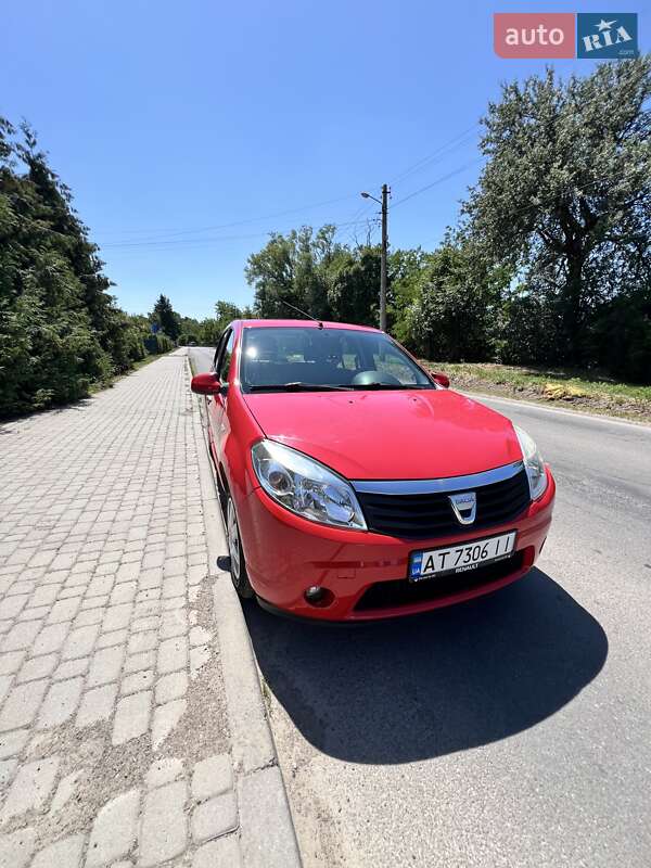 Хетчбек Dacia Sandero 2010 в Івано-Франківську