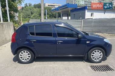 Хэтчбек Dacia Sandero 2009 в 