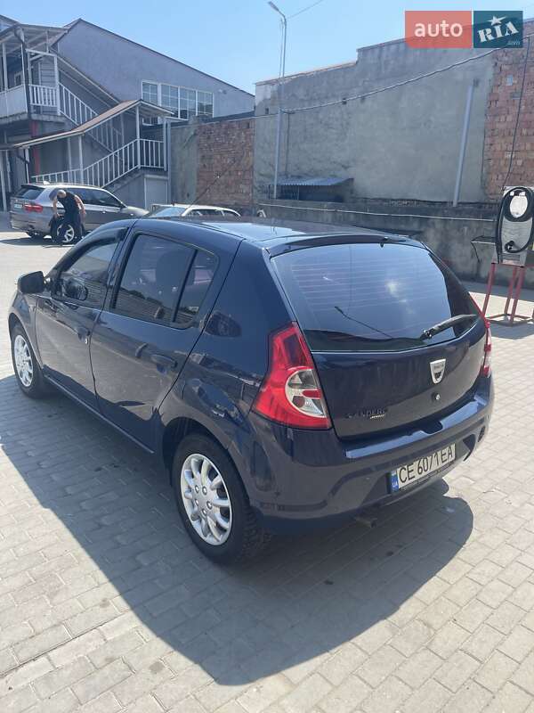 Хэтчбек Dacia Sandero 2009 в Черновцах