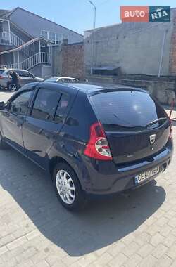 Хэтчбек Dacia Sandero 2009 в 