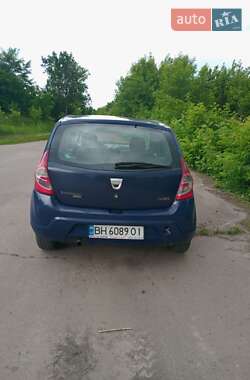 Хэтчбек Dacia Sandero 2009 в 