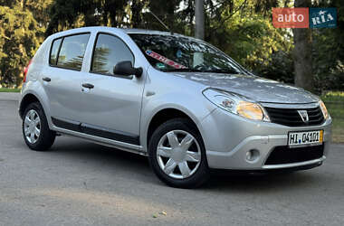 Хэтчбек Dacia Sandero 2009 в Умани