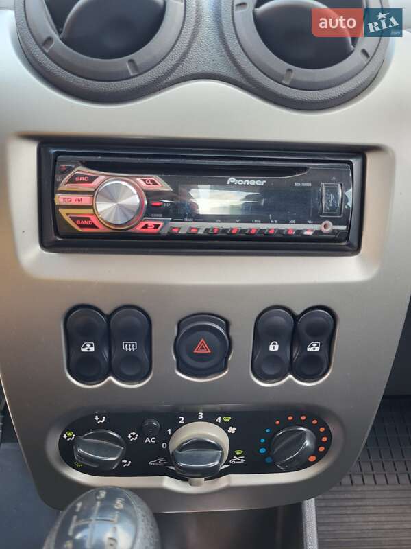 Хетчбек Dacia Sandero 2009 в Кропивницькому