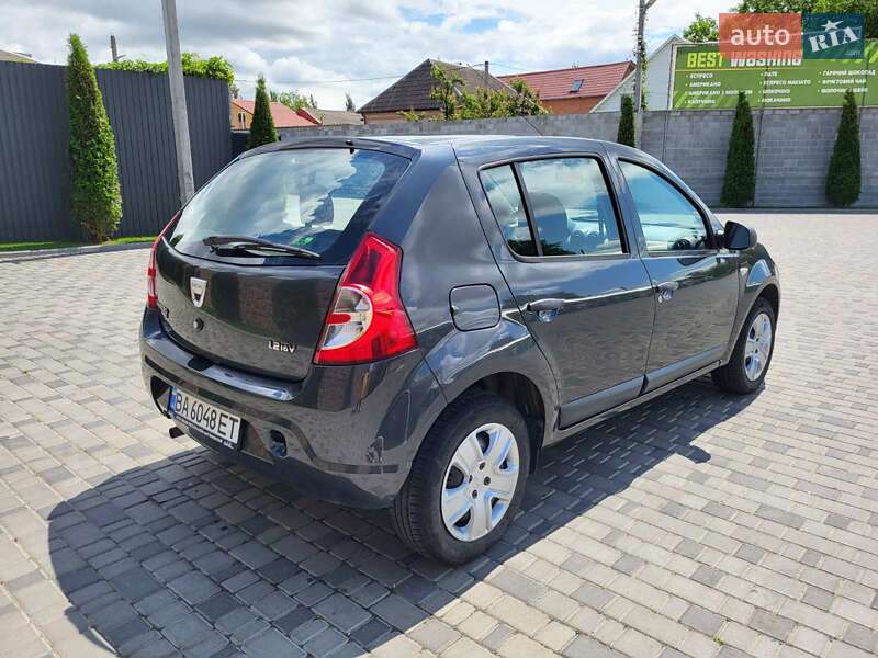 Хетчбек Dacia Sandero 2009 в Кропивницькому
