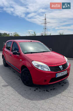 Хэтчбек Dacia Sandero 2009 в Долине