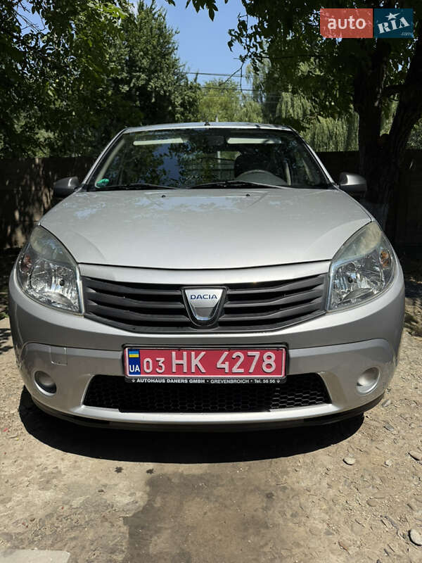 Хэтчбек Dacia Sandero 2009 в Черновцах