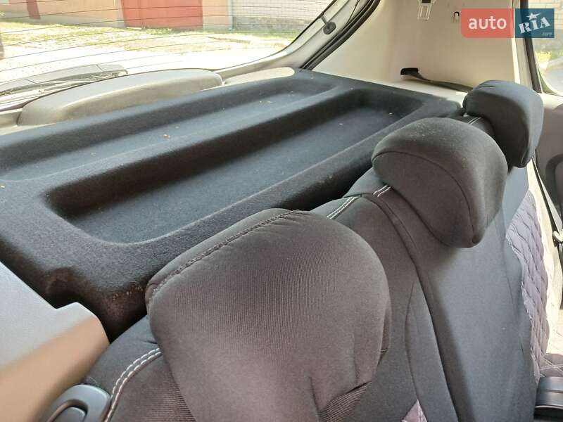Хэтчбек Dacia Sandero 2014 в Александрие