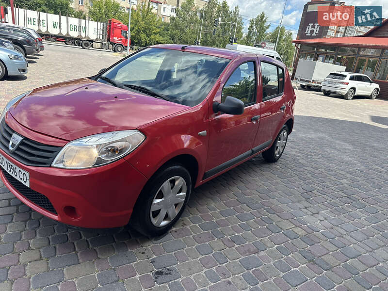 Хэтчбек Dacia Sandero 2010 в Тернополе
