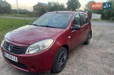 Хэтчбек Dacia Sandero 2010 в 