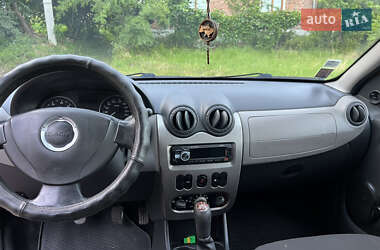 Хэтчбек Dacia Sandero 2010 в 