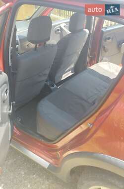 Хэтчбек Dacia Sandero 2010 в 