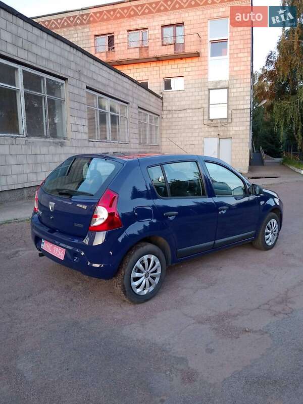 Хэтчбек Dacia Sandero 2009 в Конотопе
