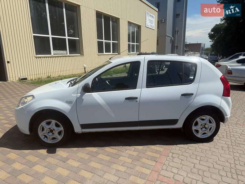 Хэтчбек Dacia Sandero 2011 в Ровно