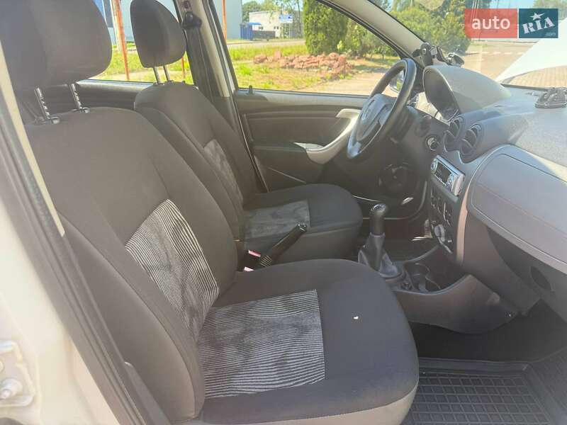 Хэтчбек Dacia Sandero 2011 в Ровно
