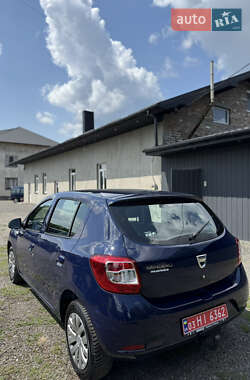 Хэтчбек Dacia Sandero 2015 в 