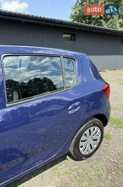 Хэтчбек Dacia Sandero 2015 в 