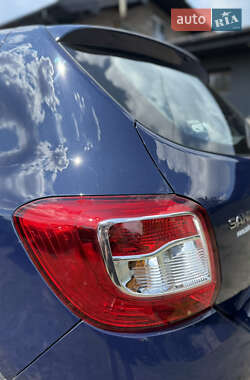 Хэтчбек Dacia Sandero 2015 в 