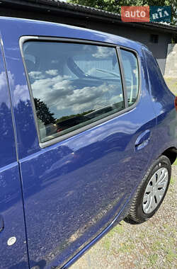 Хэтчбек Dacia Sandero 2015 в 
