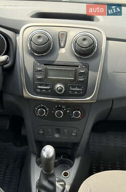 Хэтчбек Dacia Sandero 2015 в 