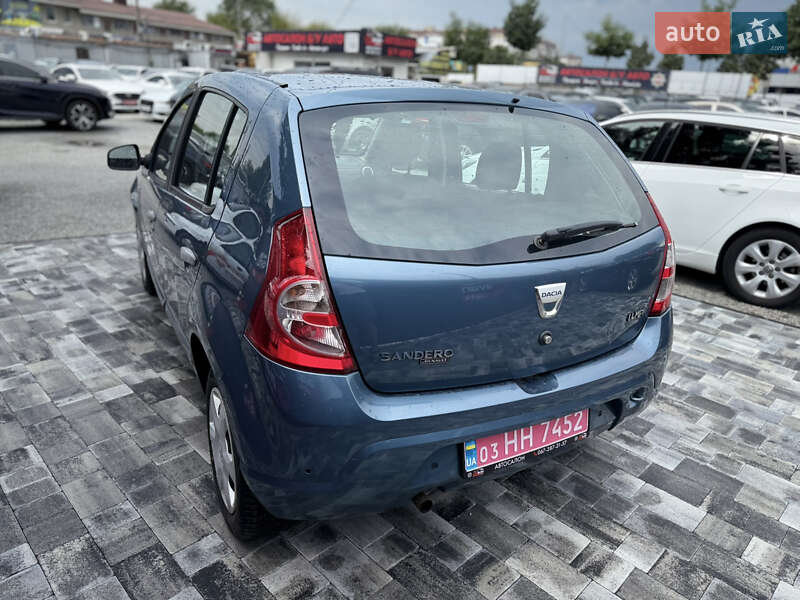 Хетчбек Dacia Sandero 2009 в Дніпрі