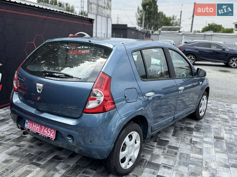 Хетчбек Dacia Sandero 2009 в Дніпрі
