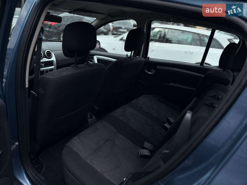 Хетчбек Dacia Sandero 2009 в Дніпрі