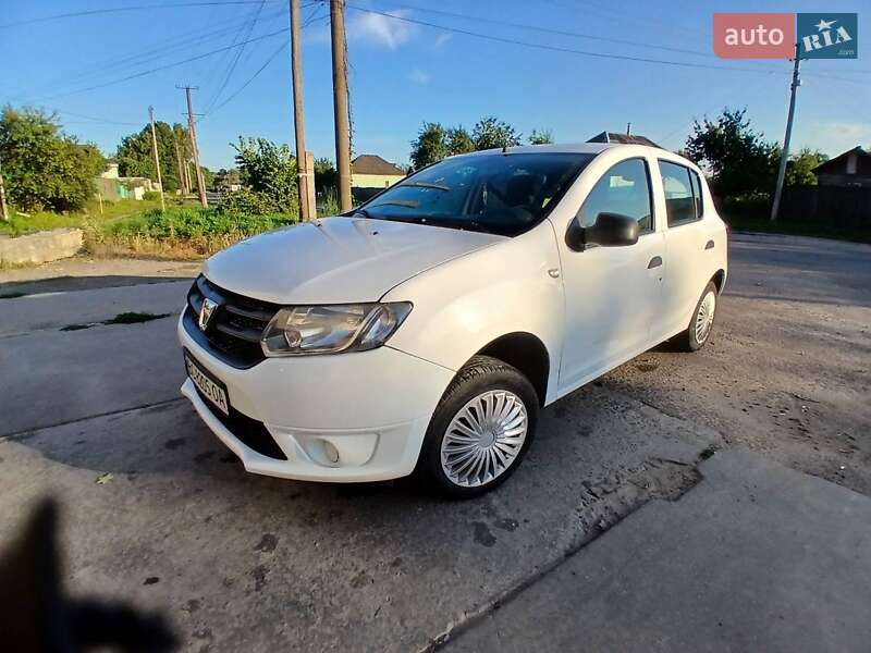 Хэтчбек Dacia Sandero 2013 в Глухове