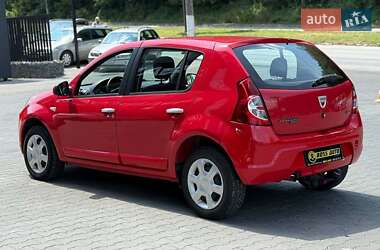 Хэтчбек Dacia Sandero 2010 в 