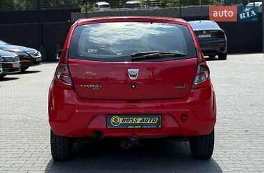 Хэтчбек Dacia Sandero 2010 в 