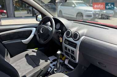 Хэтчбек Dacia Sandero 2010 в 