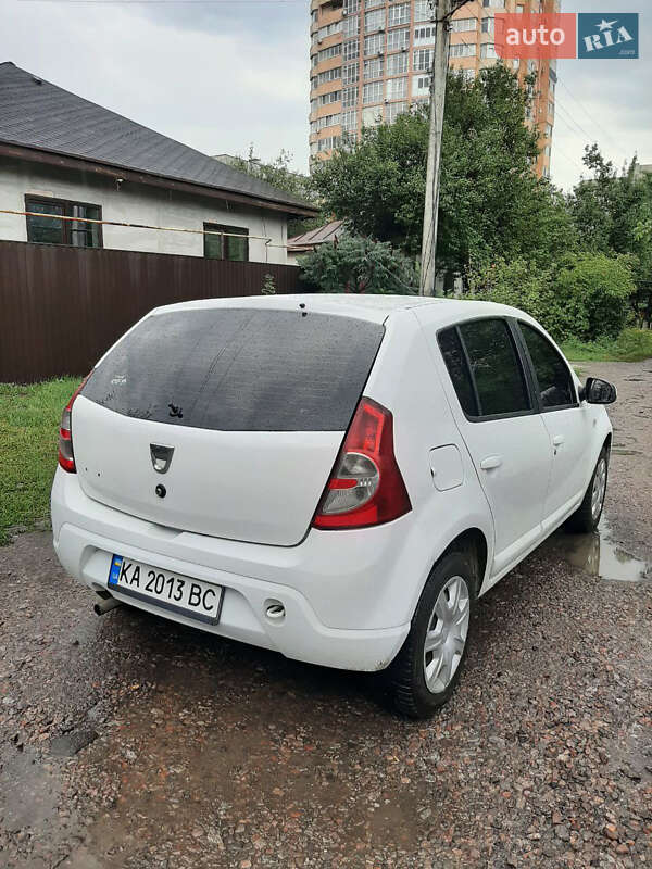 Хэтчбек Dacia Sandero 2012 в Харькове