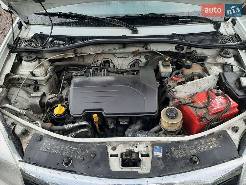 Хэтчбек Dacia Sandero 2012 в Харькове