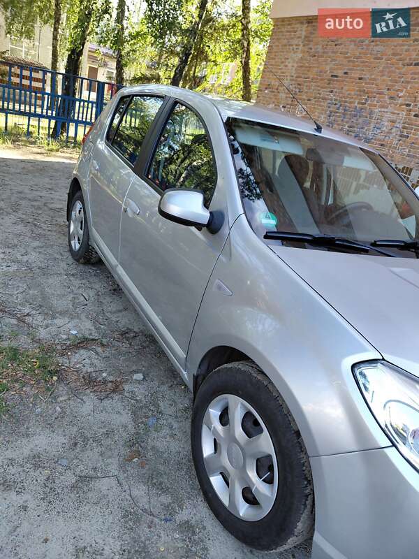 Хетчбек Dacia Sandero 2008 в Охтирці