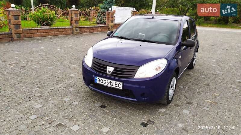 Хэтчбек Dacia Sandero 2009 в Кременце