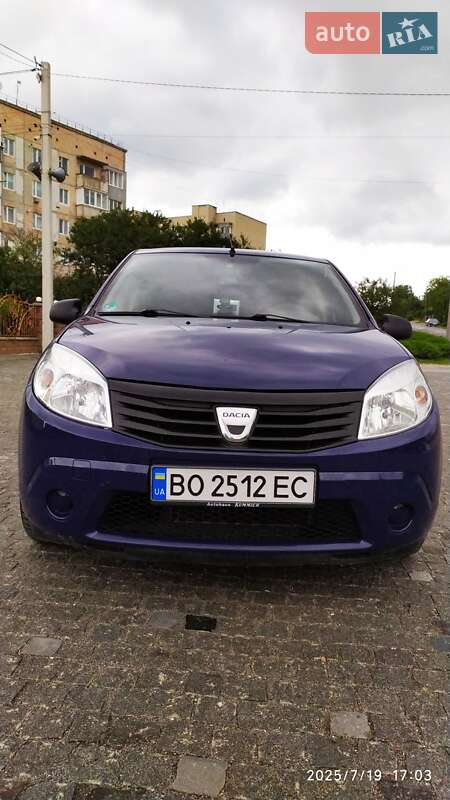 Хэтчбек Dacia Sandero 2009 в Кременце