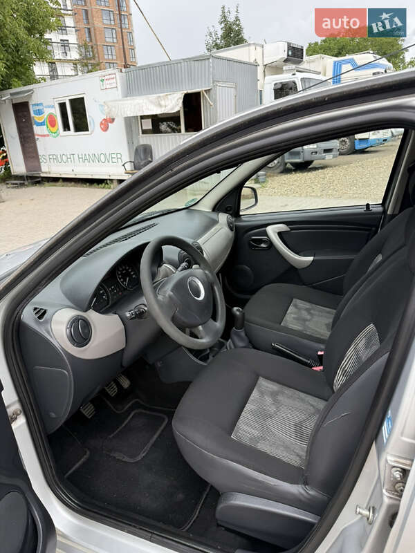Хэтчбек Dacia Sandero 2009 в Черновцах