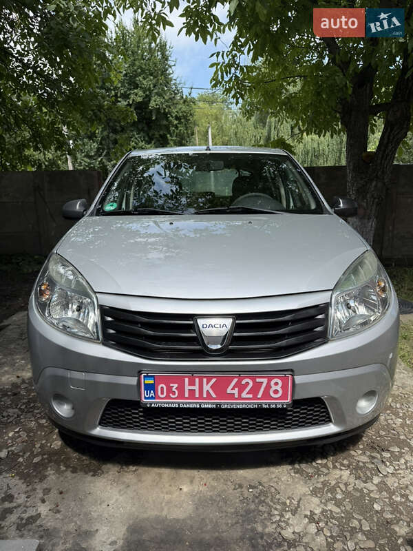 Хэтчбек Dacia Sandero 2009 в Черновцах