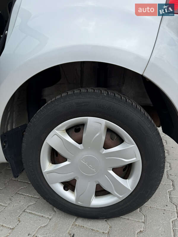 Хэтчбек Dacia Sandero 2009 в Черновцах