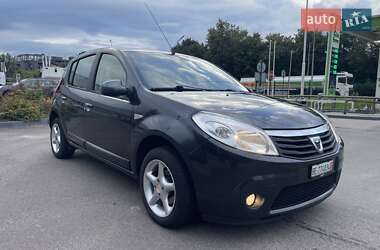Хэтчбек Dacia Sandero 2012 в Львове
