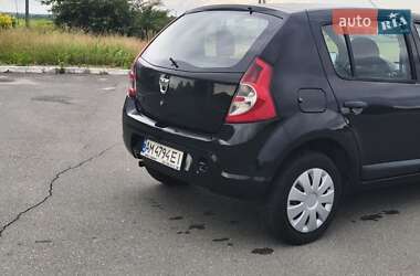 Хэтчбек Dacia Sandero 2010 в 