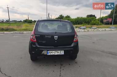 Хэтчбек Dacia Sandero 2010 в 