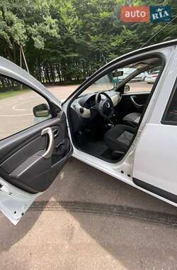 Хетчбек Dacia Sandero 2010 в 