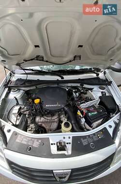 Хетчбек Dacia Sandero 2010 в 