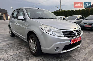 Хетчбек Dacia Sandero 2009 в Луцьку