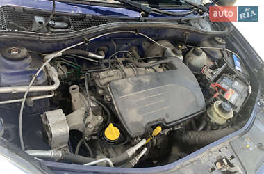 Хэтчбек Dacia Sandero 2009 в 
