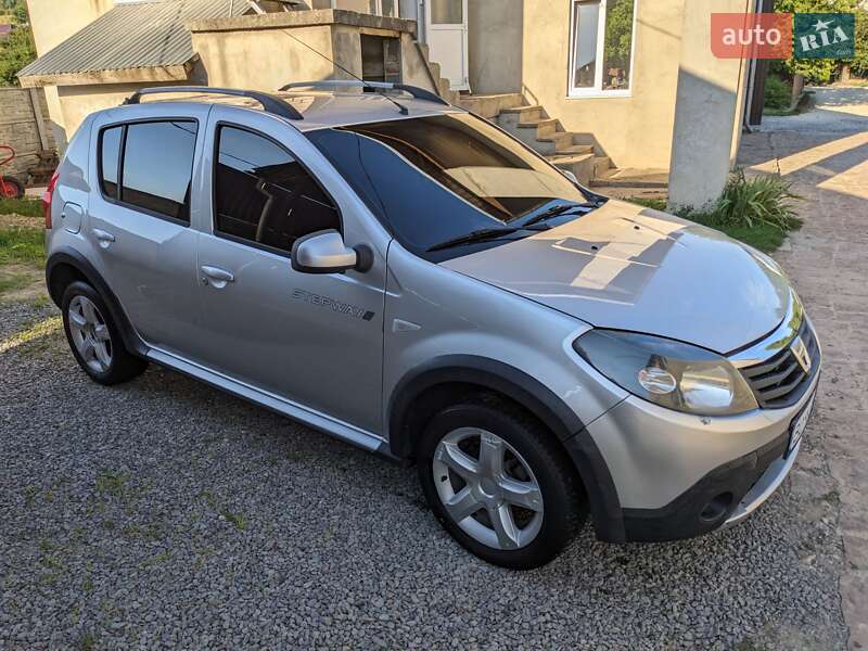 Хетчбек Dacia Sandero 2010 в Бучачі